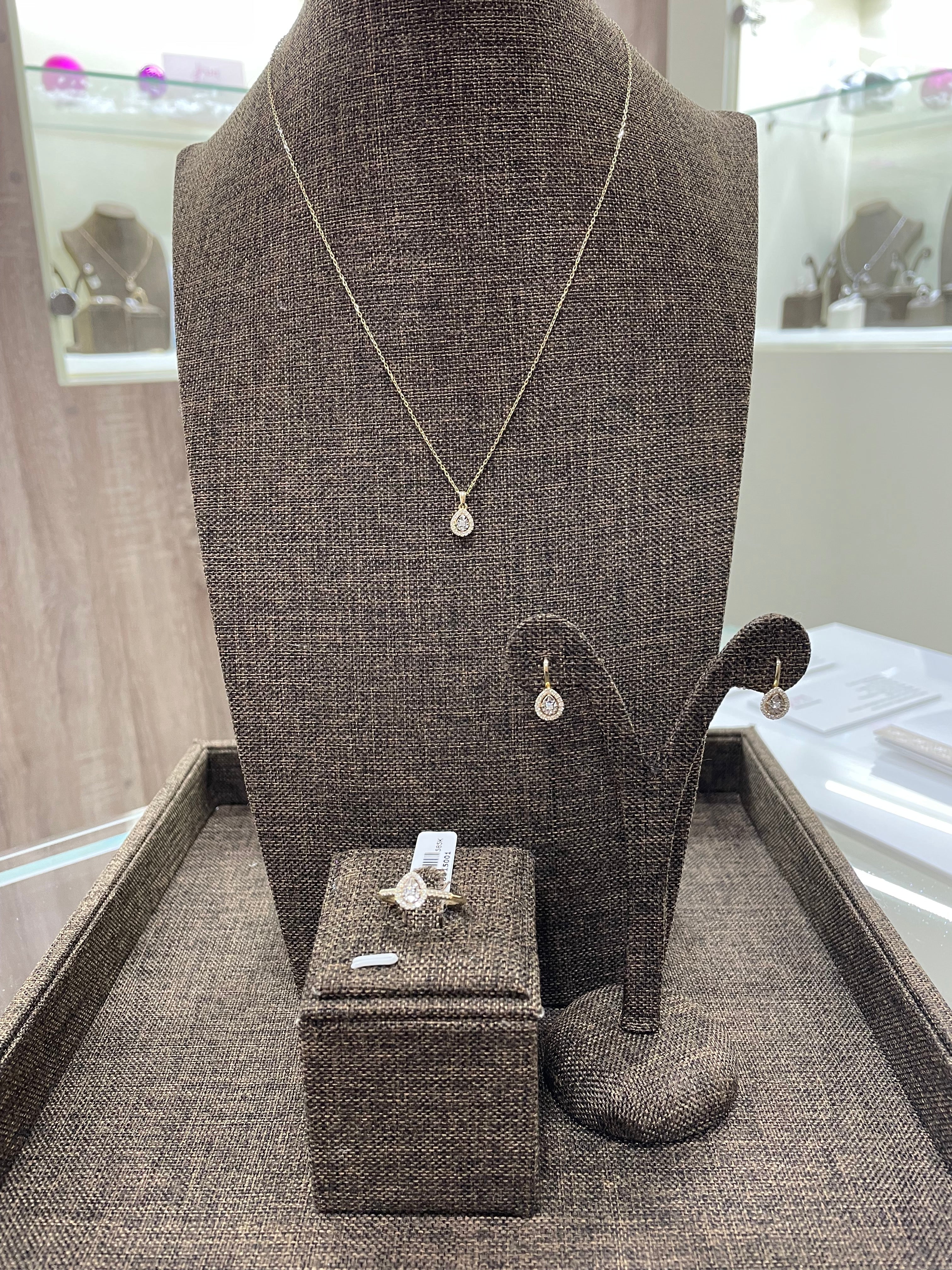 Висулка жълто злато с диаманти 0.11 карата